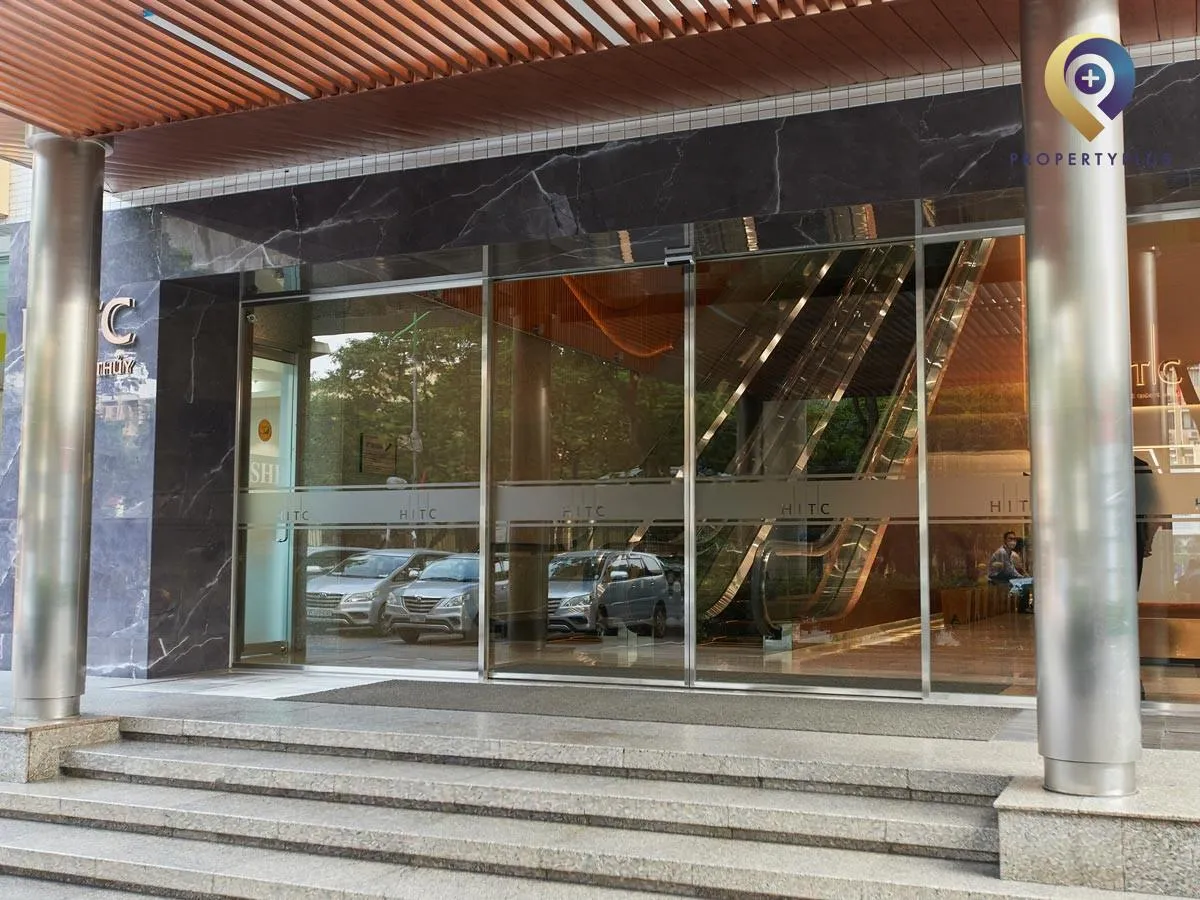 Lối vào chính tòa nhà HITC-Building, 239 Xuân Thủy, Cầu Giấy